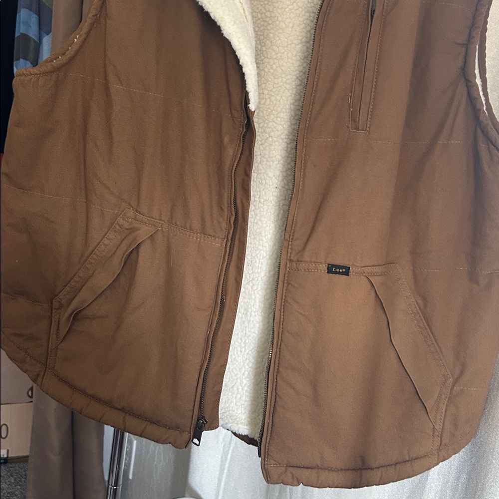 Lee Men's Brown Sherpa-Lined Vest with Cream Lining - Picture 4 of 10
